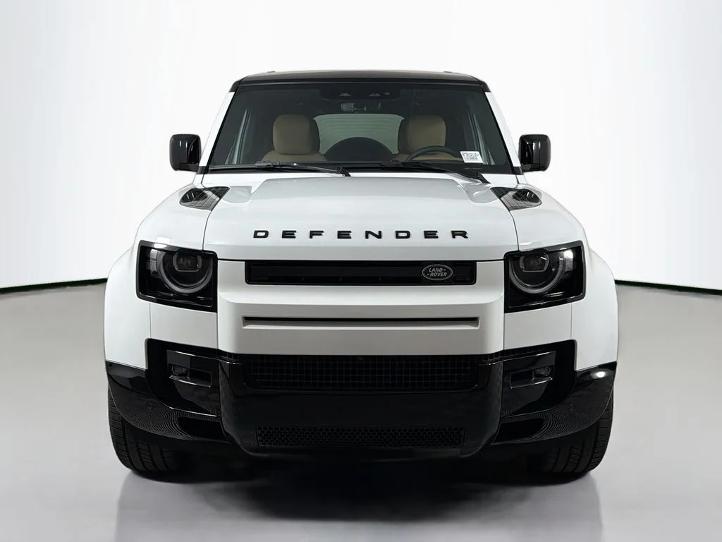 New 2026 Fuji White Land Rover X-Dynamic SE image 2