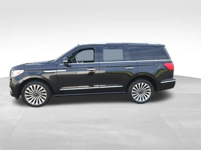 Used 2019 Black Lincoln Reserve image 1