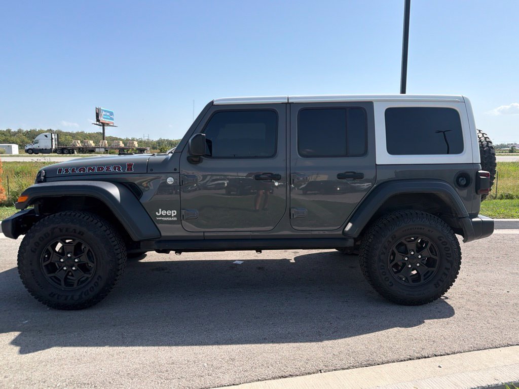 Used 2021 Gray Jeep Unlimited Sport image 3