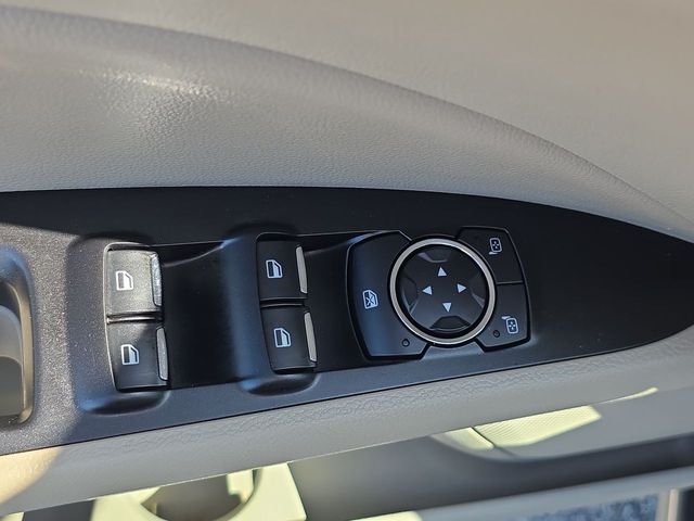 Used 2017 White Gold Ford SE image 20