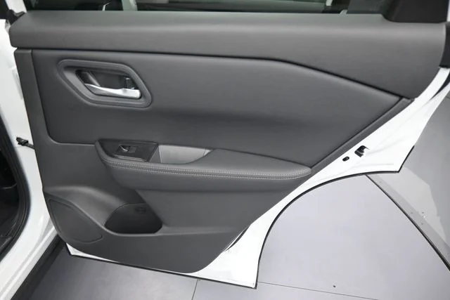 New 2026 Everest White Pearl TriCoat Nissan SV image 12