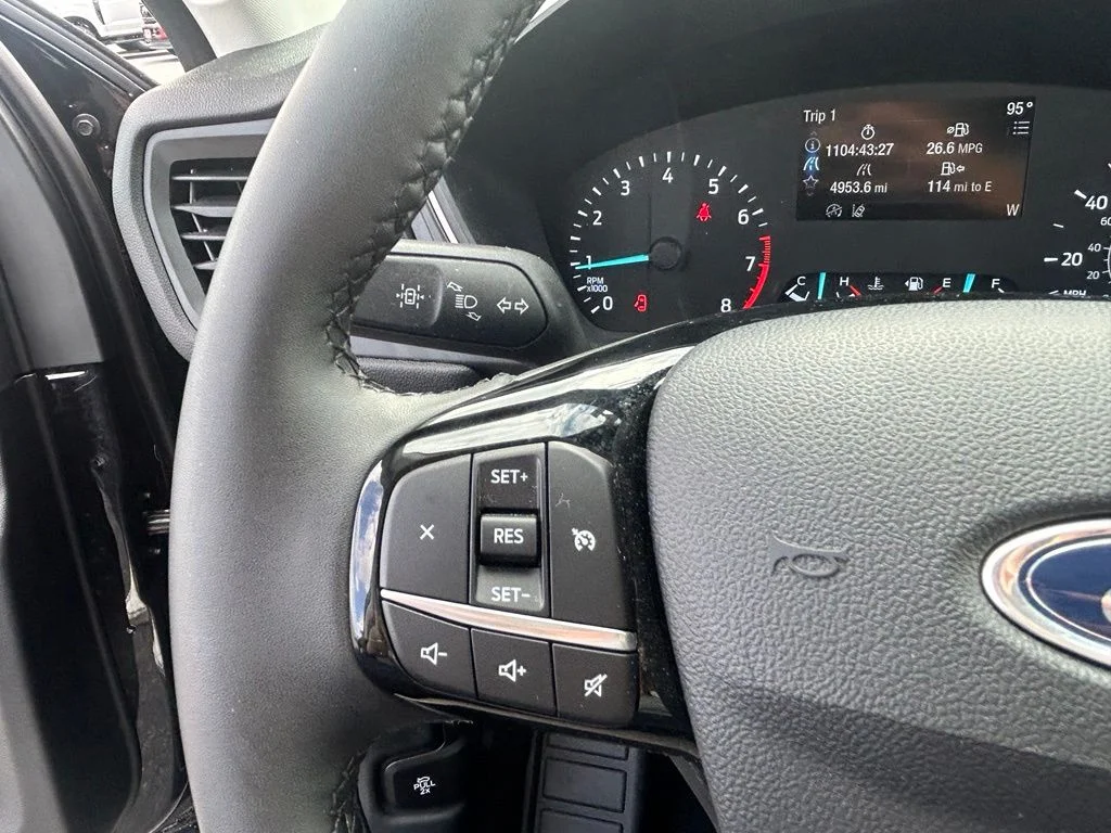 Used 2022 Black Metallic Ford SE image 13