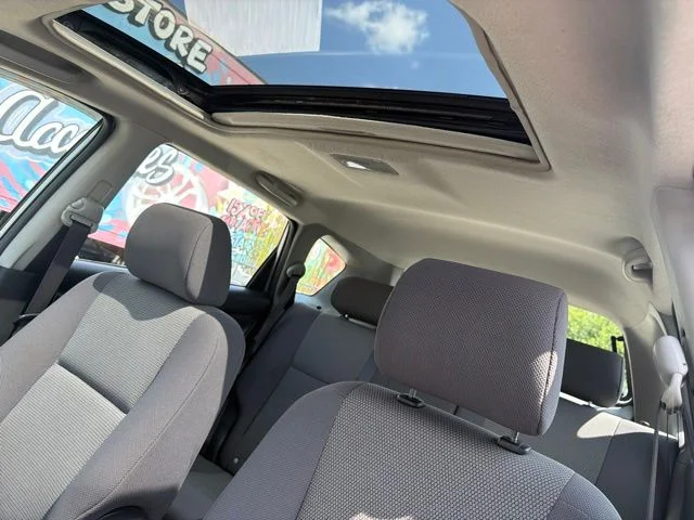 Used 2007 Silver Pontiac Base image 15