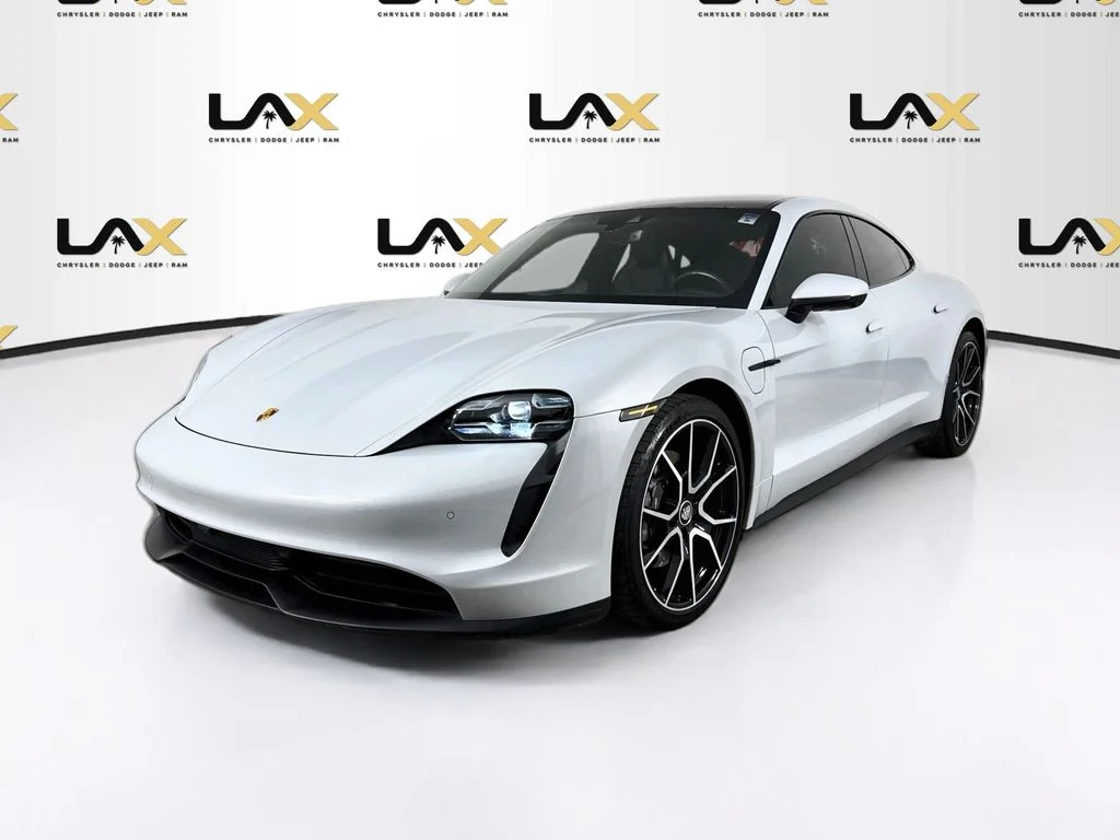 Used 2023 White Porsche Base image 3