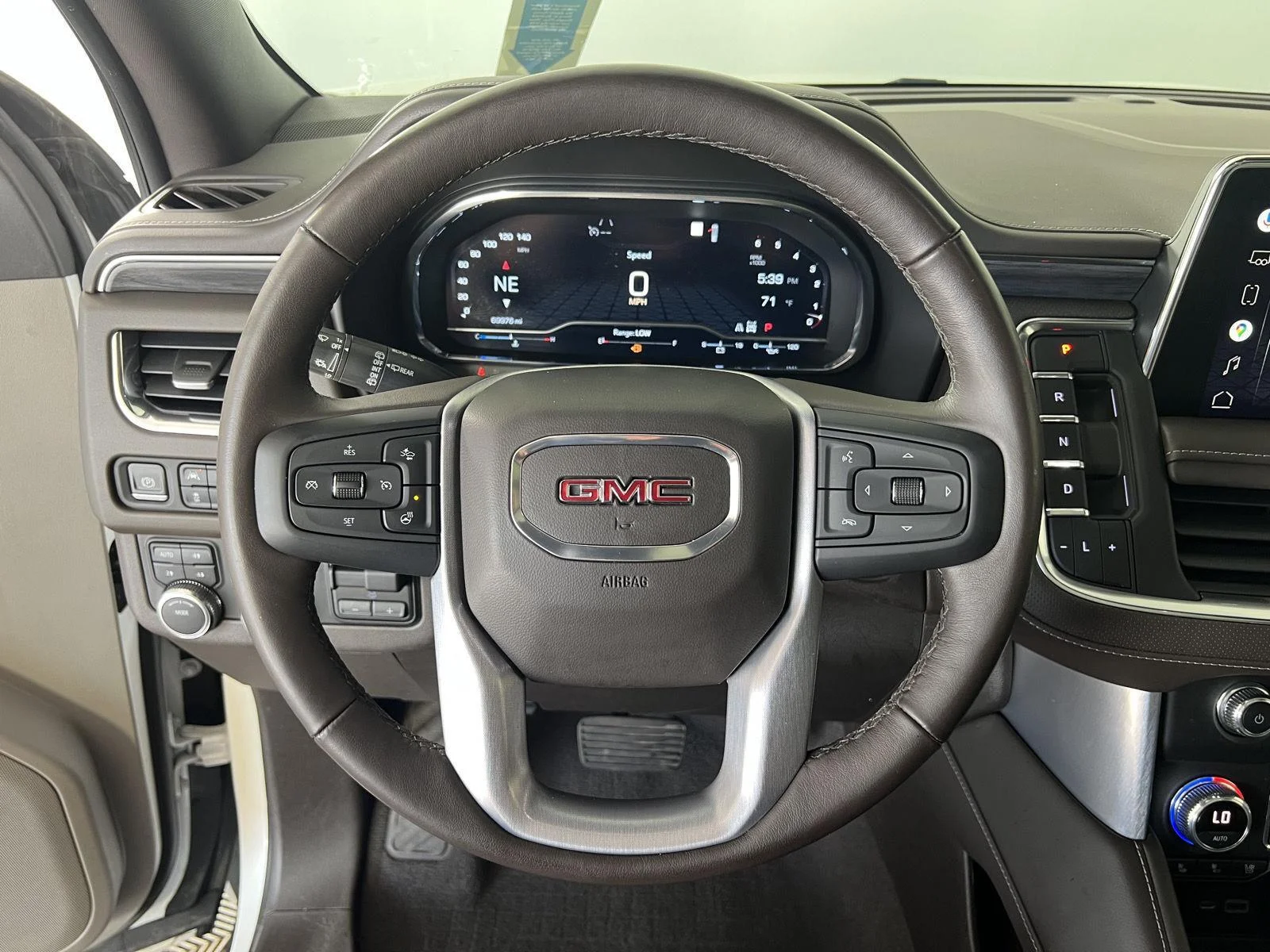 Used 2022 White Frost Tricoat GMC SLT image 13