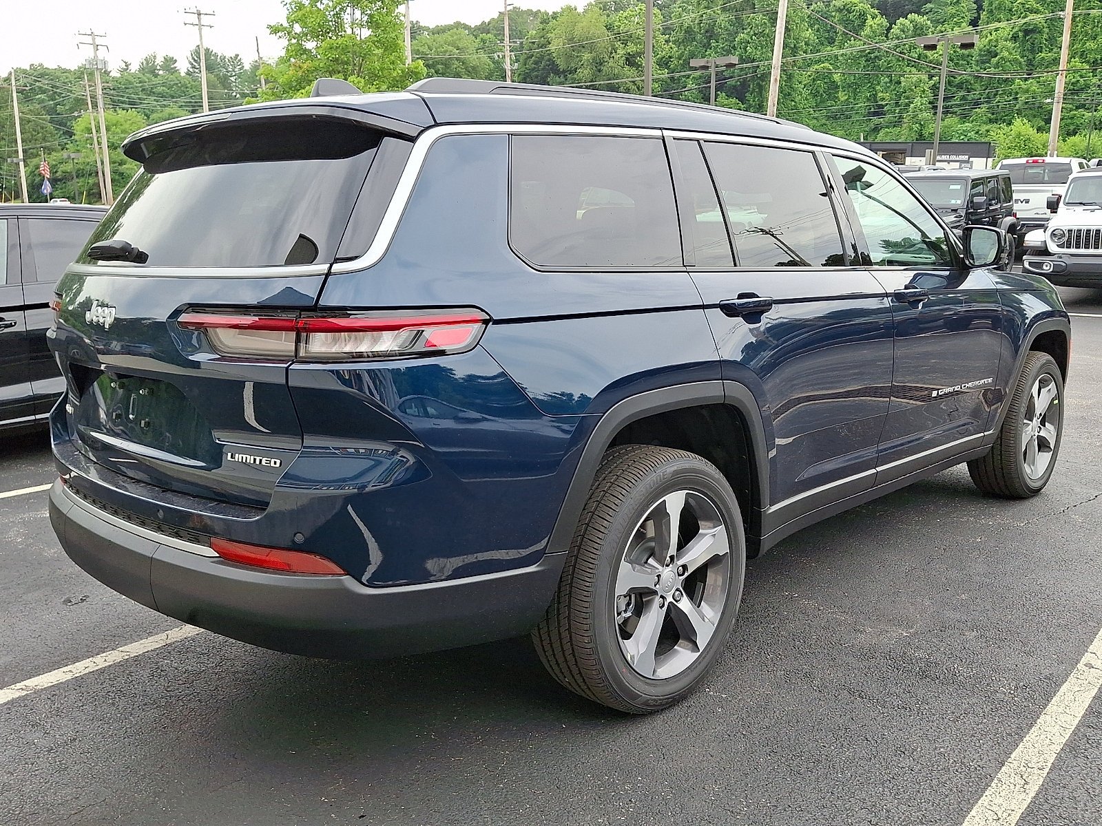 New 2026 Fathom Blue Pearl-Coat Exterior Paint Jeep Limited image 3