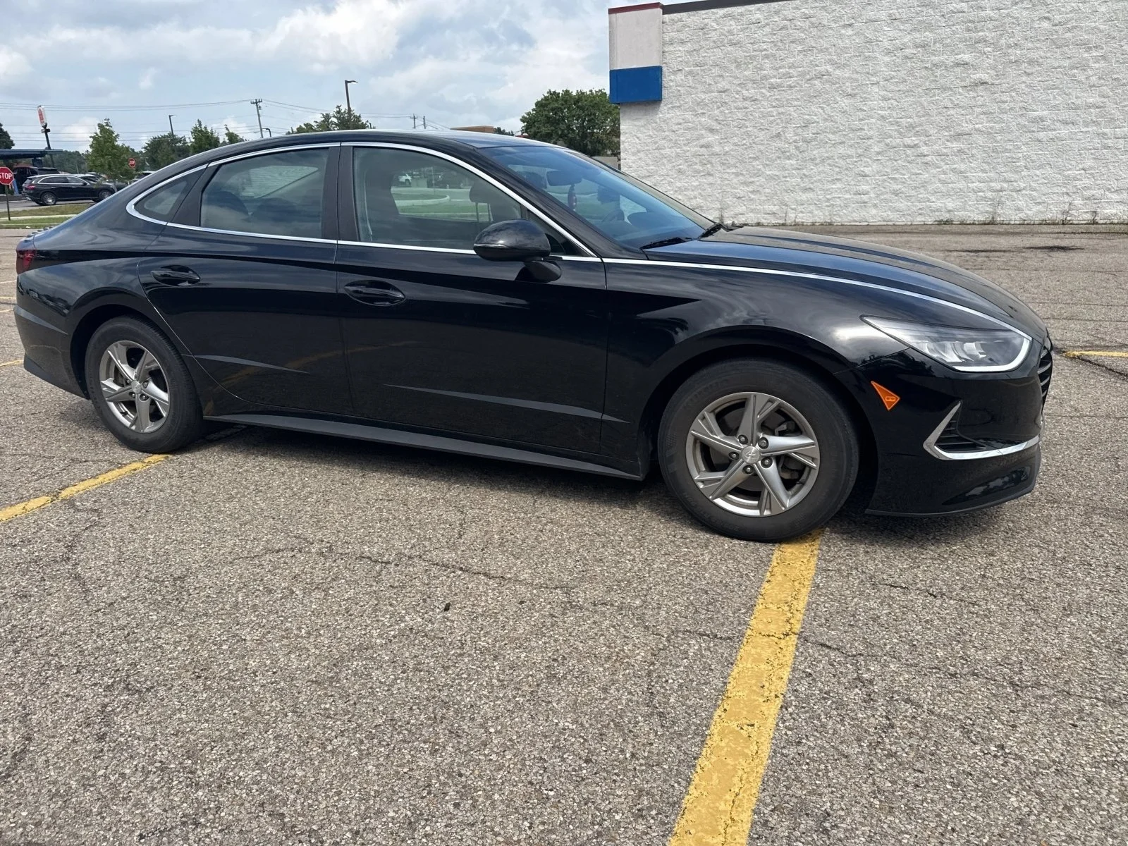 Used 2023 Onyx Black Hyundai SE image 18