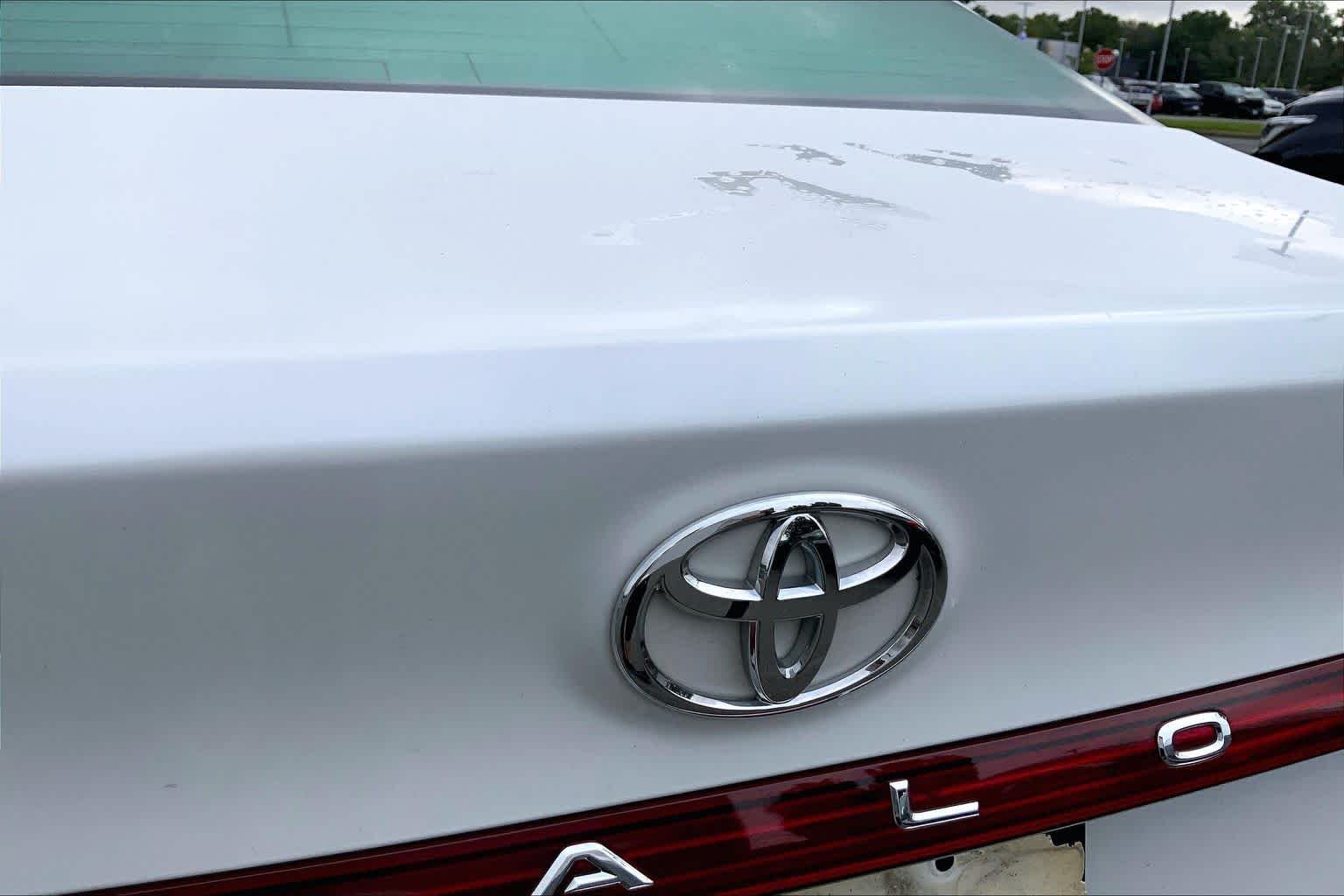 Used 2019 Wind Chill Pearl Toyota XLE image 31
