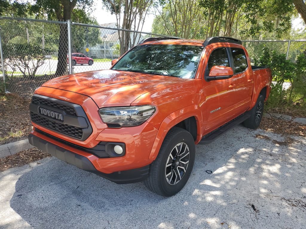 Used 2017 Red Toyota SR5 image 3