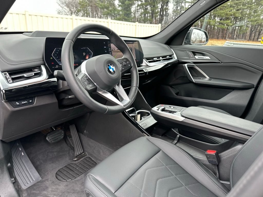 Used 2025 Black Sapphire Metallic BMW xDrive28i image 17