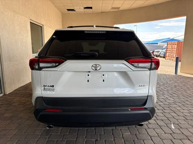 Used 2024 Pearl Toyota XLE Premium image 3