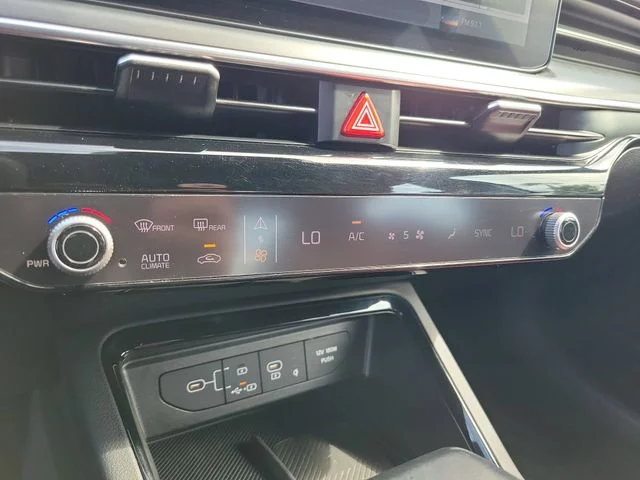 Used 2025 White Kia GT-Line image 24