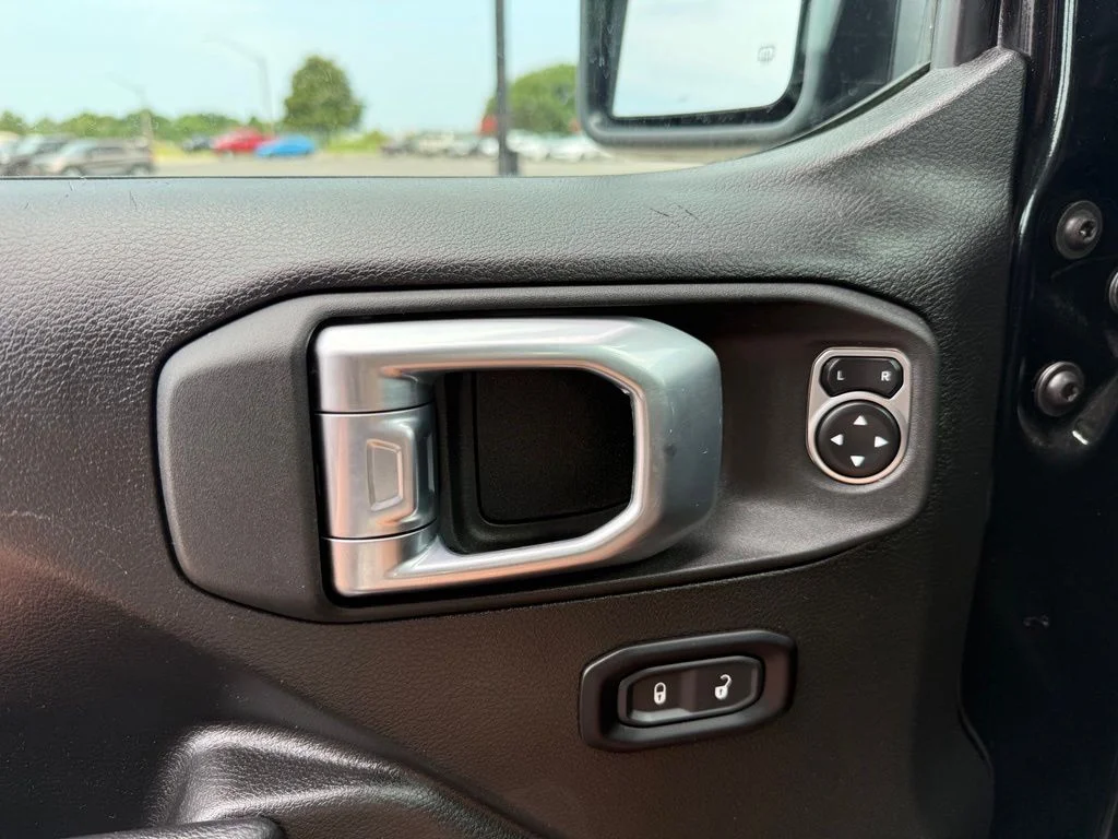 Used 2026 White Jeep Rubicon image 11