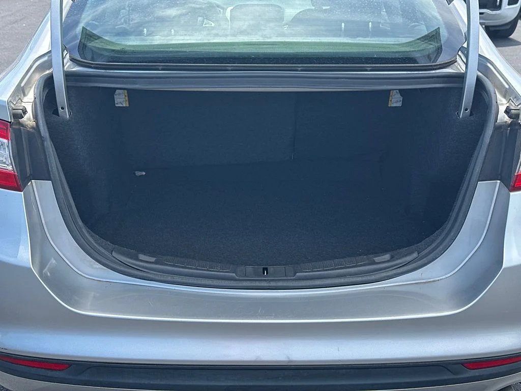 Used 2015 Silver Ford SE image 18