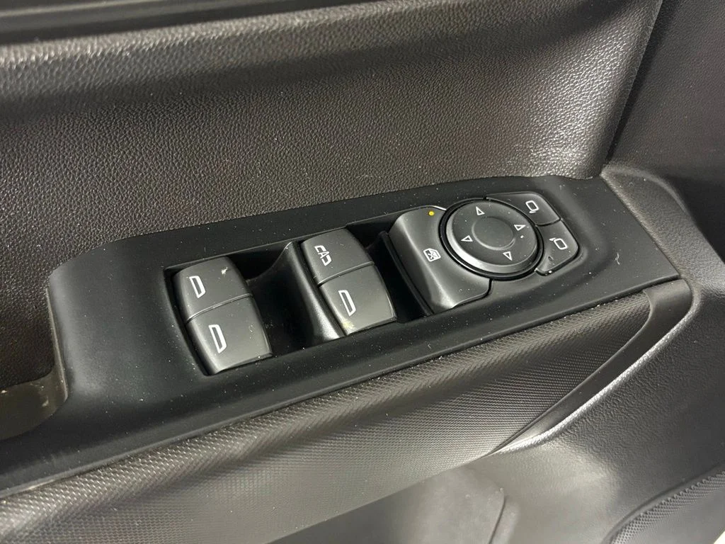 Used 2023 White Chevrolet Custom image 13