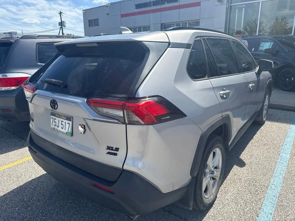 Used 2019 Silver Toyota XLE image 4