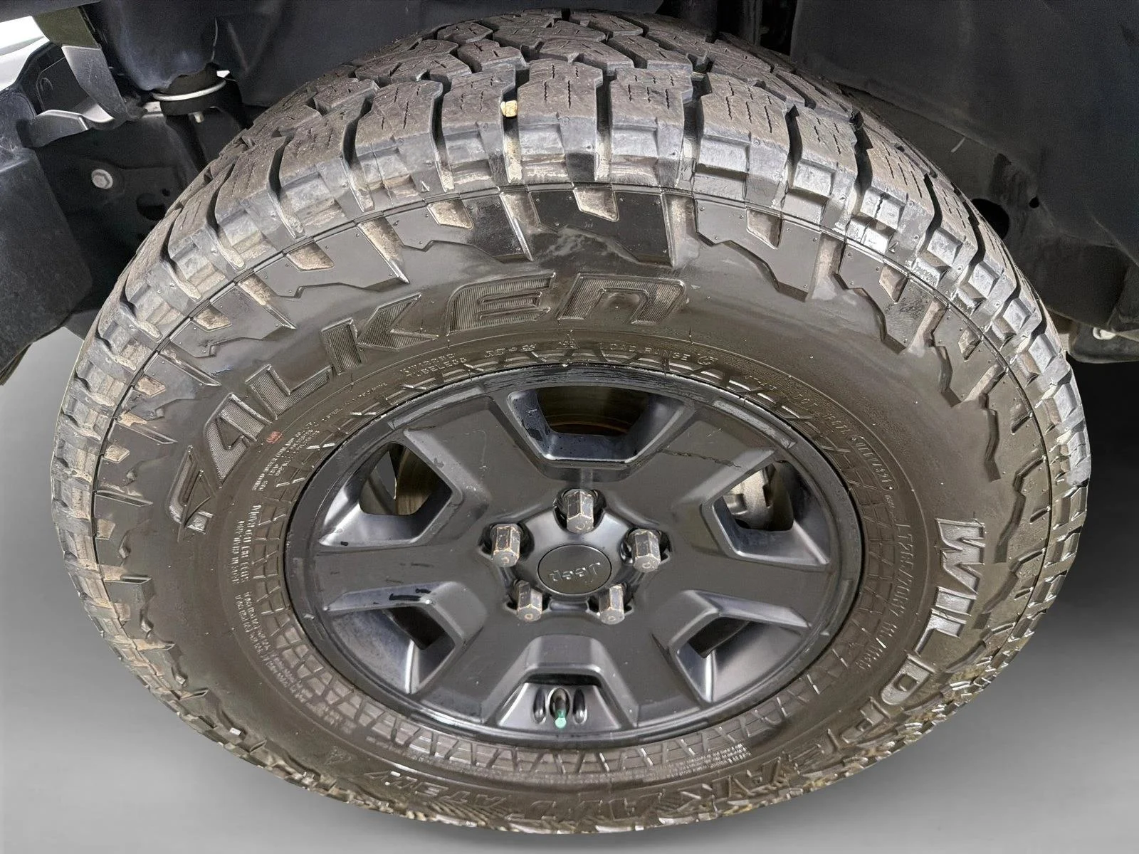 Used 2024 Green Jeep Sahara image 11