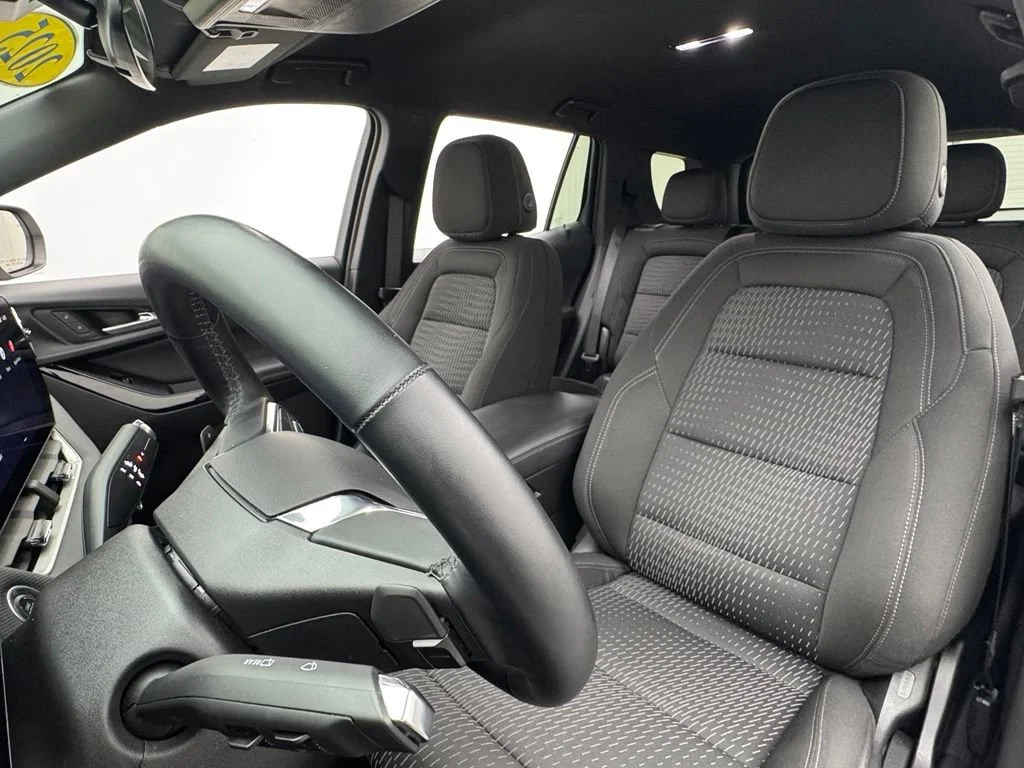 Used 2025 Summit White Chevrolet LT image 30
