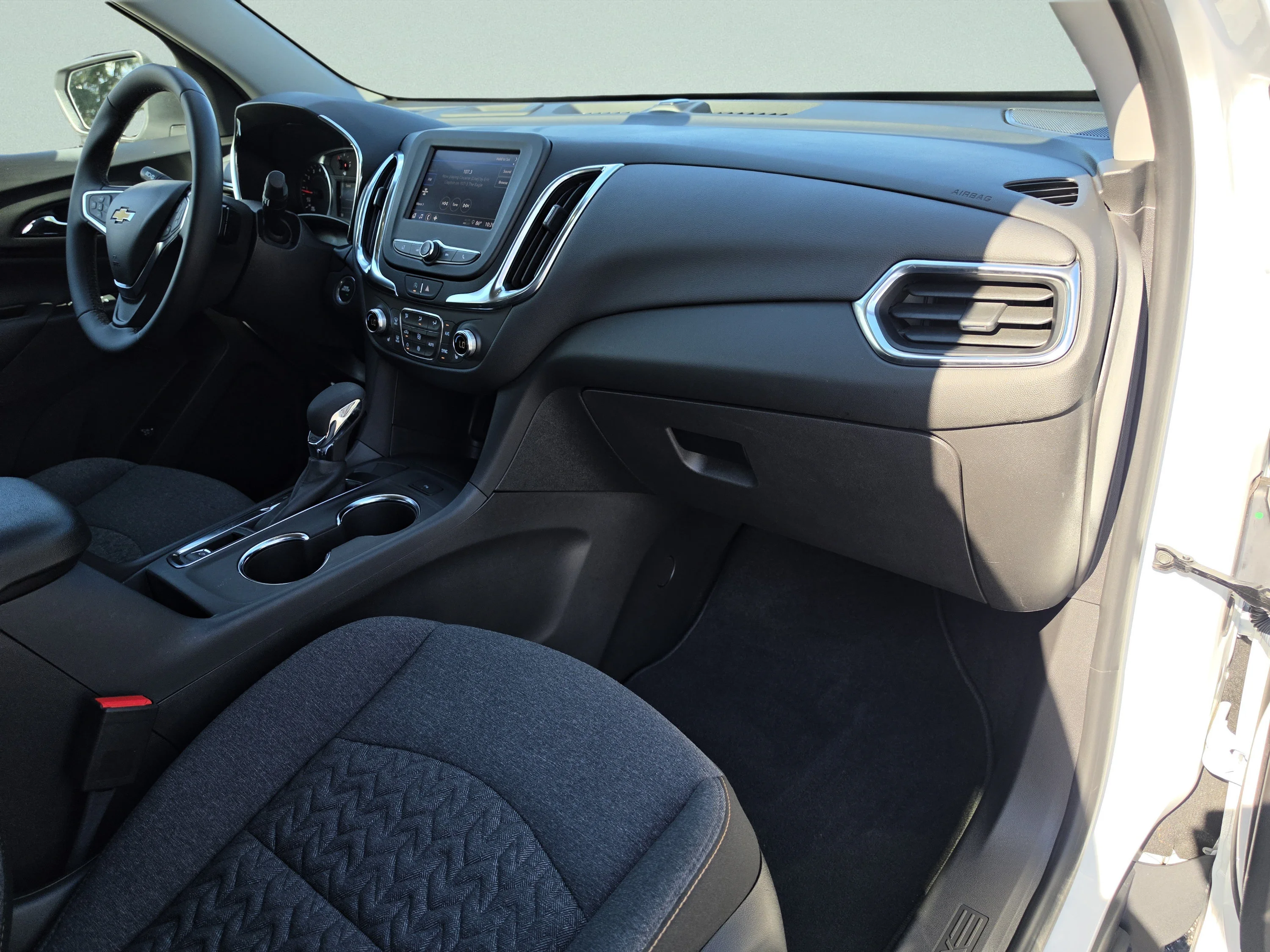 Used 2024 Summit White Chevrolet LT image 18