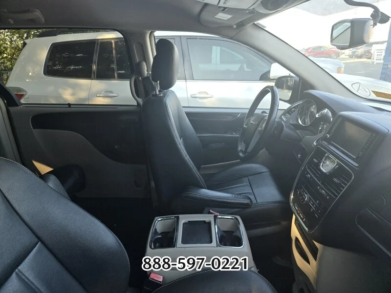 Used 2016 Crystal Metallic CHRYSLER Touring image 9