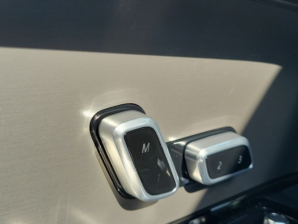 New 2026 Fuji White LAND ROVER Dynamic SE image 27
