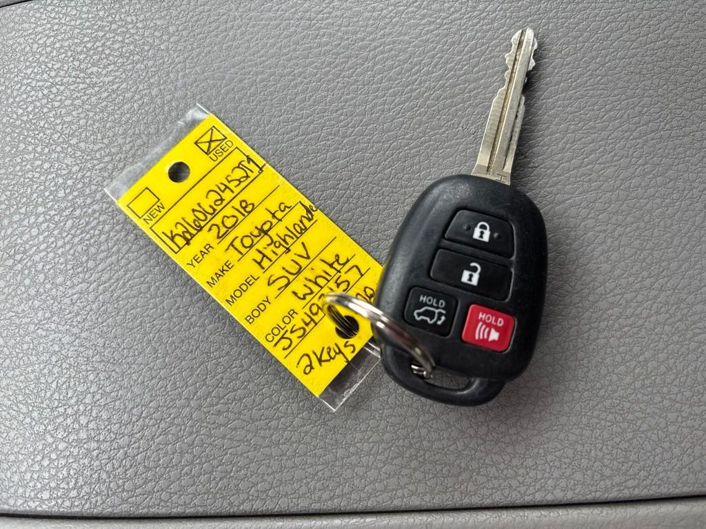Used 2018 White Toyota LE image 34