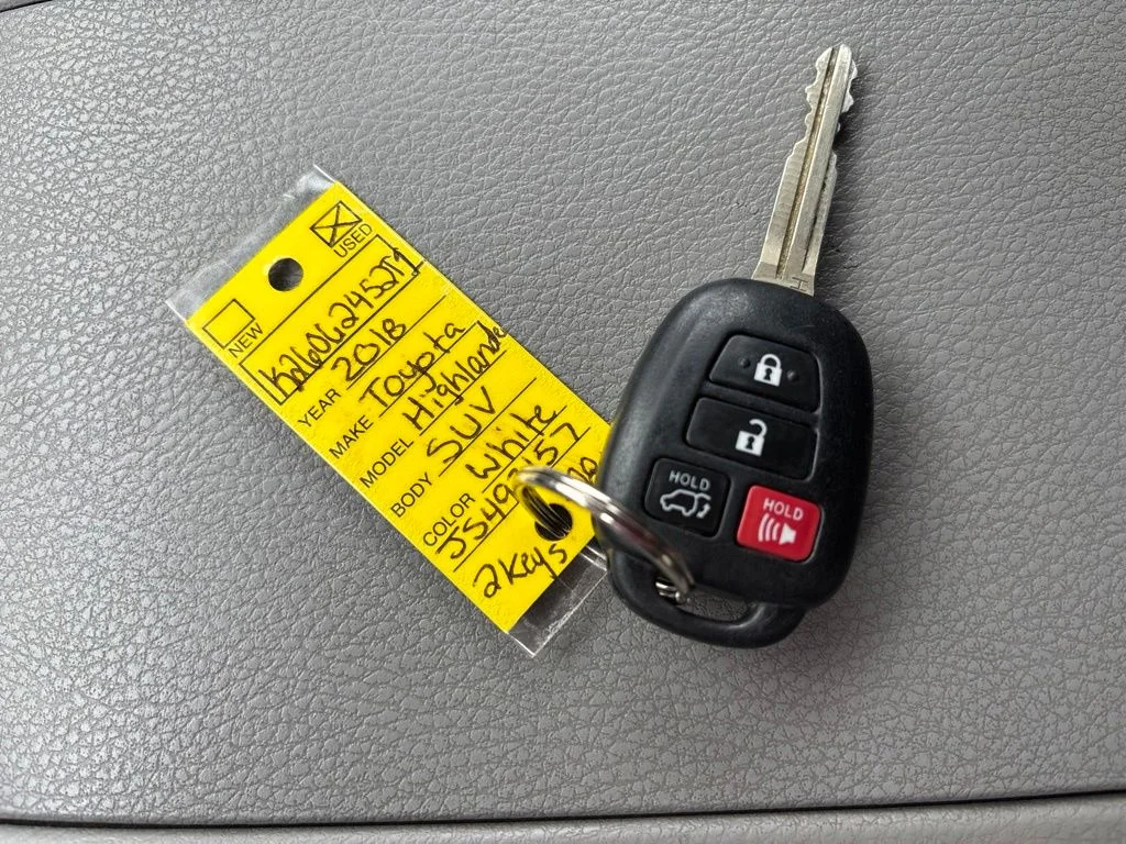 Used 2018 White Toyota LE image 34