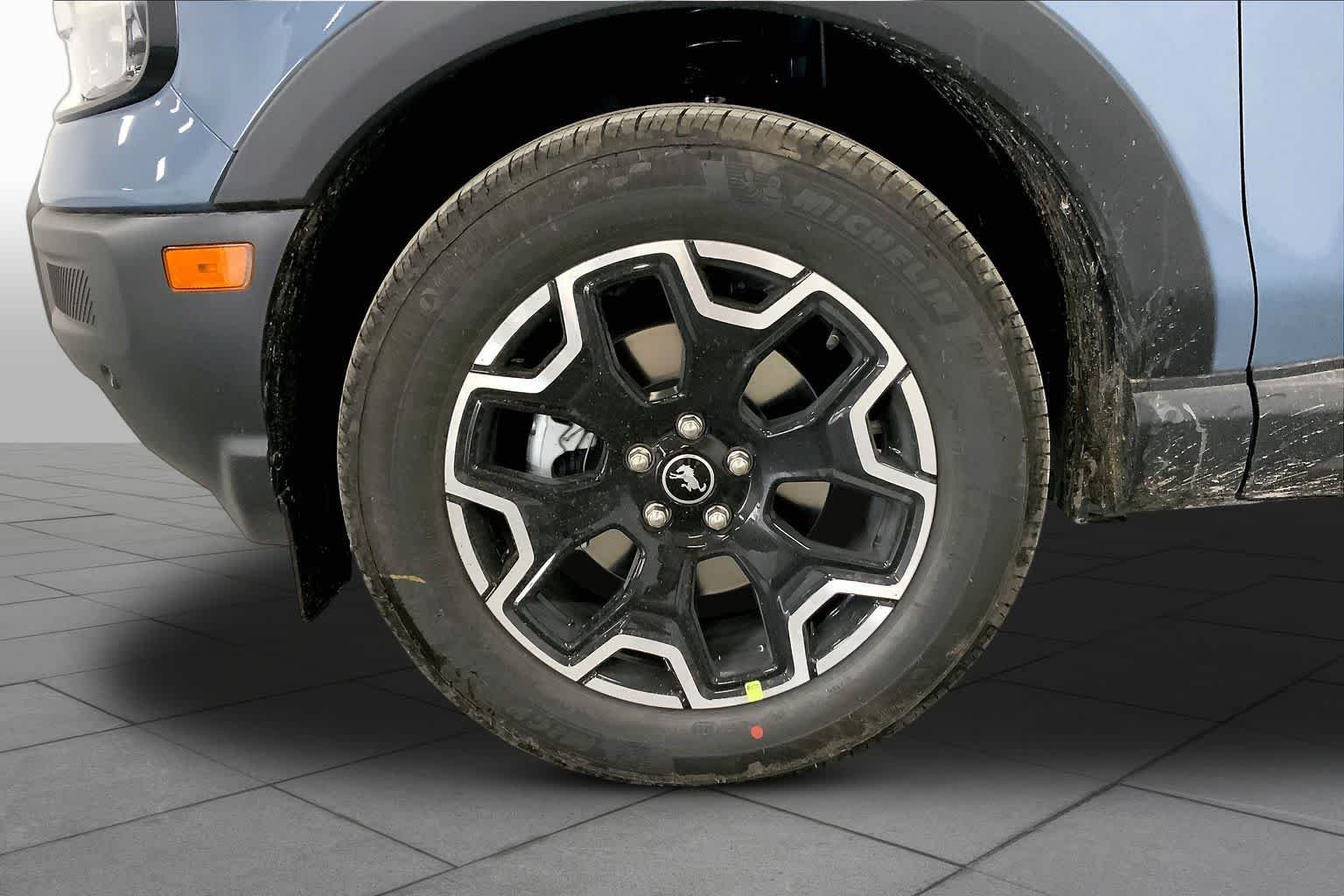 New 2026 Azure Gray Metallic Tri-Coat Ford Outer Banks® image 9