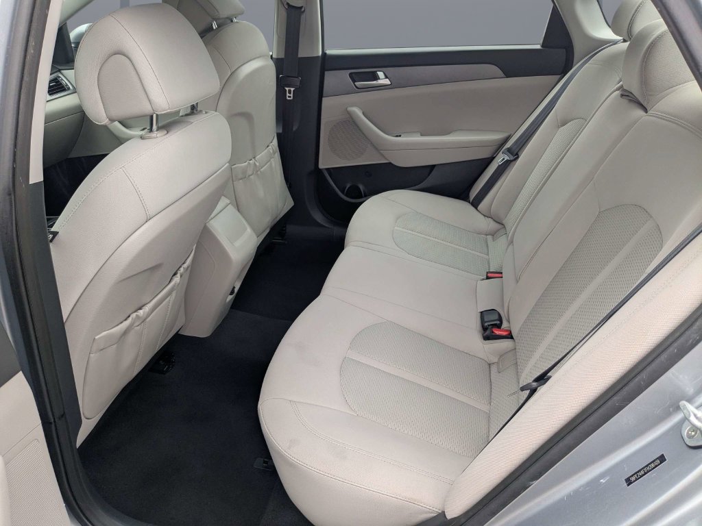 Used 2015 Gray Hyundai SE image 17