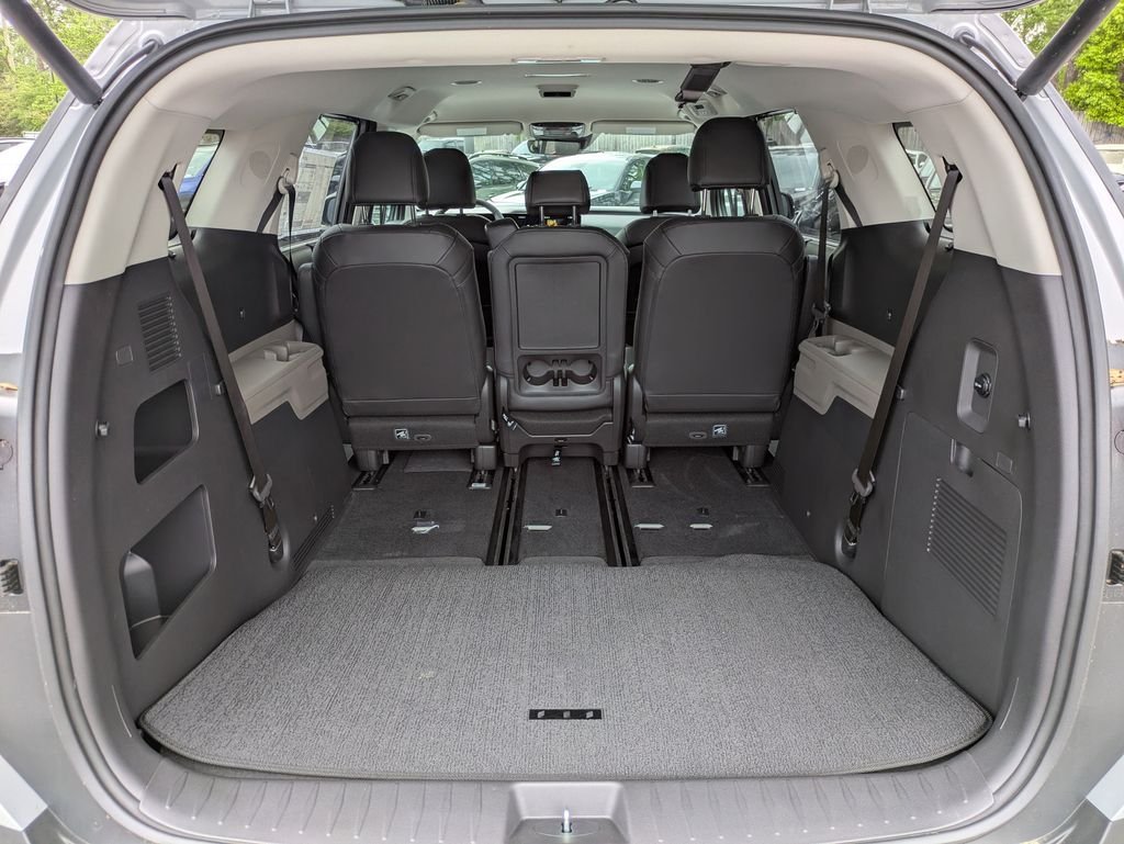 New 2026 Ceramic Silver Kia EX image 13