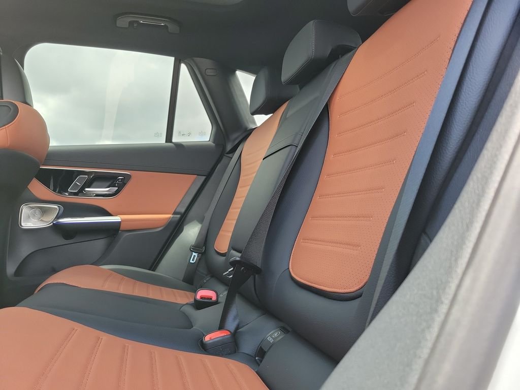 New 2027 Polar White Mercedes-Benz GLC 300 image 9