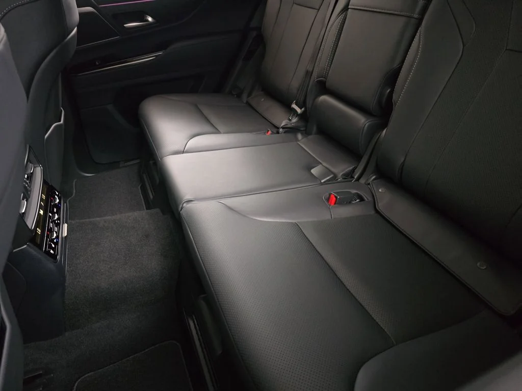 New 2026 Black Lexus 700h Luxury image 14