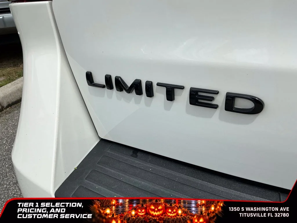 Used 2023 White Ford Limited image 19
