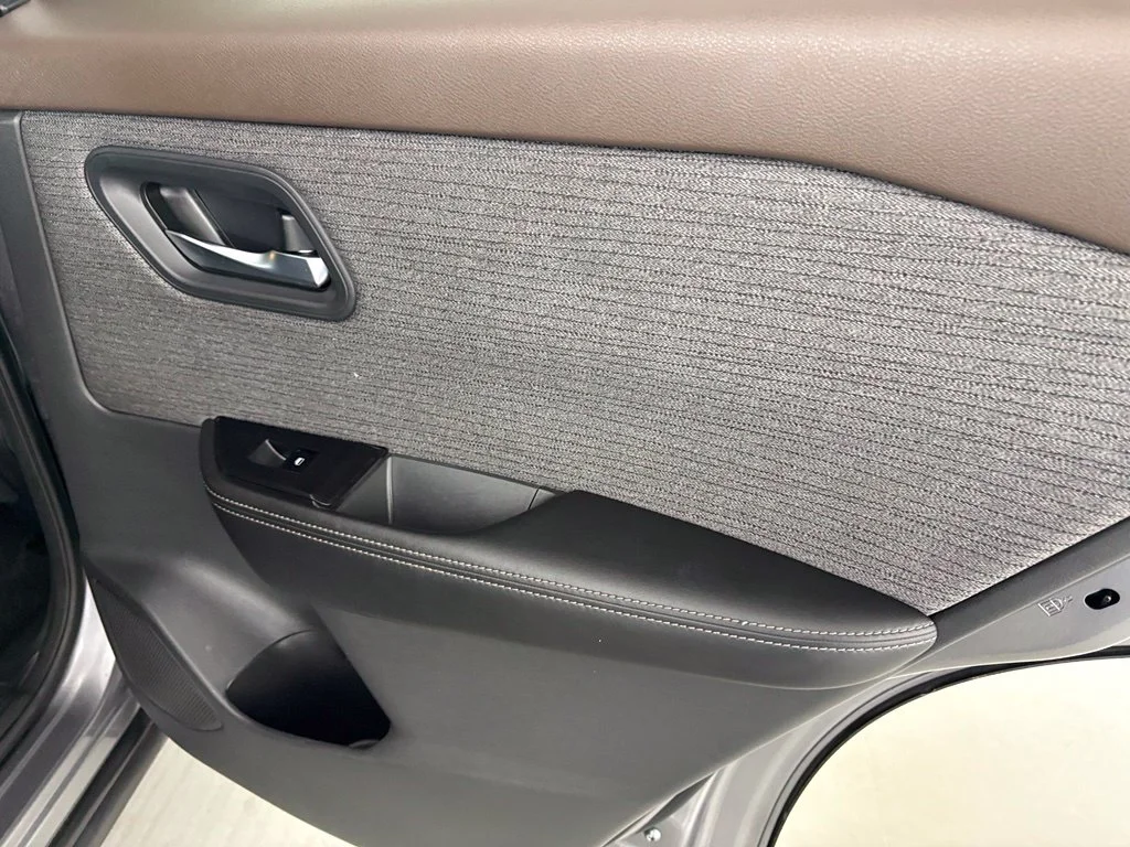 Used 2022 Gray Nissan SV image 36
