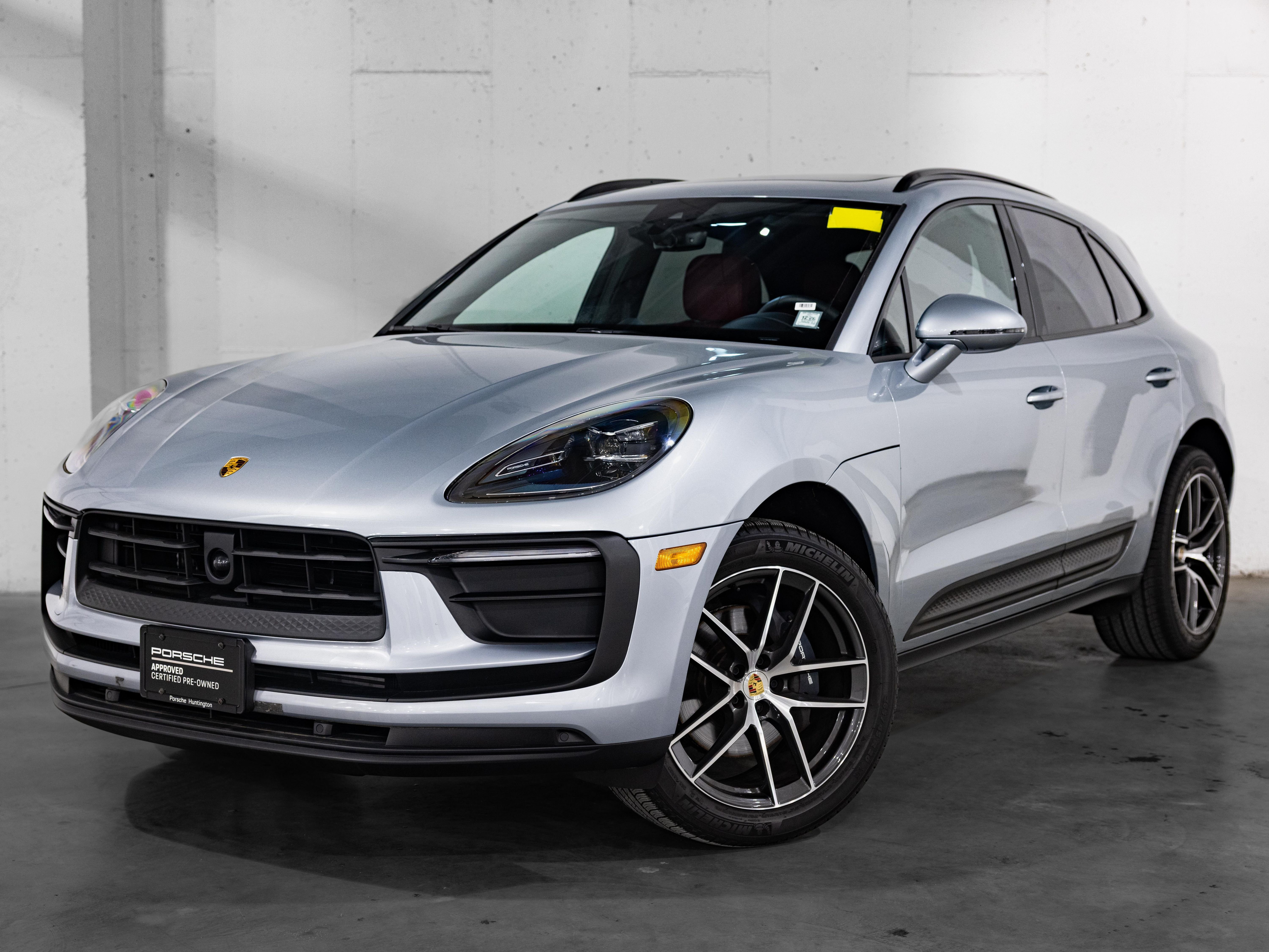 2025 Porsche Macan -'s photo
