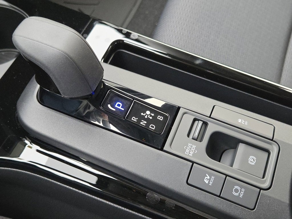 2026 Toyota Prius LE - Photo 31