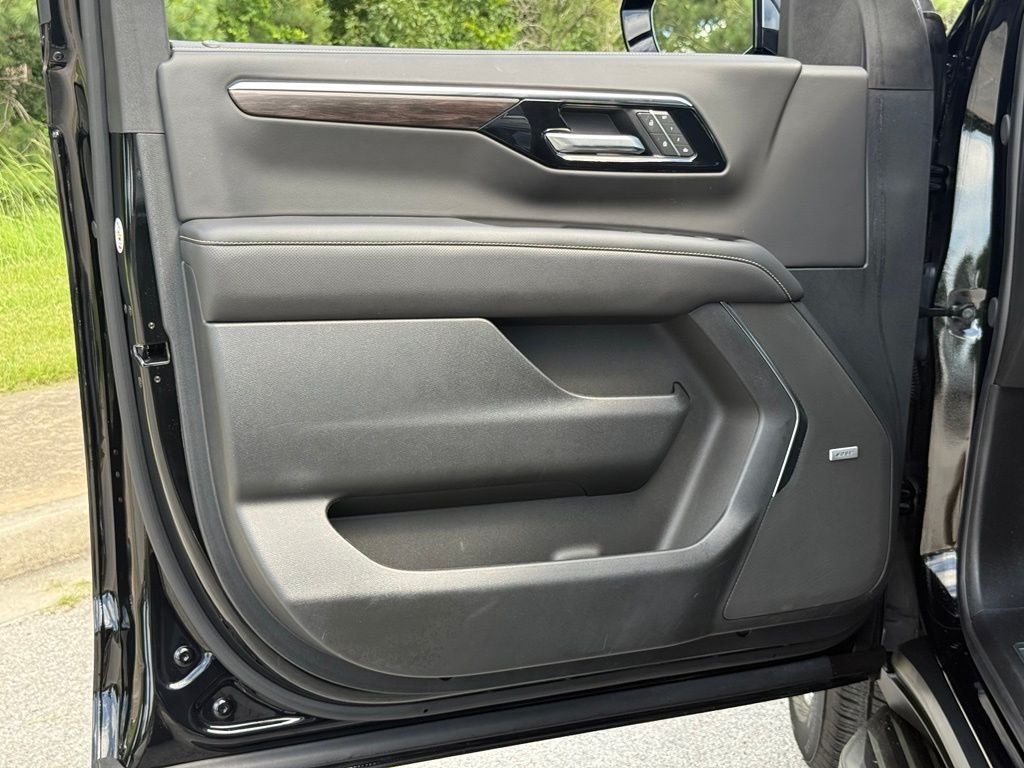 Used 2025 Black Chevrolet Premier image 21