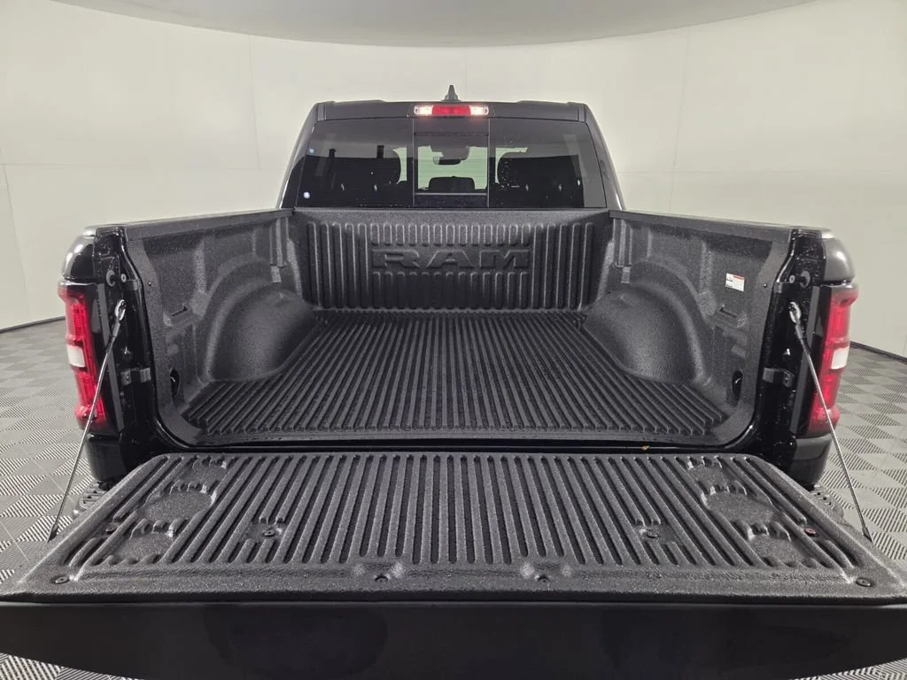 New 2026 Diamond Black Crystal Pearl-Coat Exterior Paint RAM Big Horn image 20