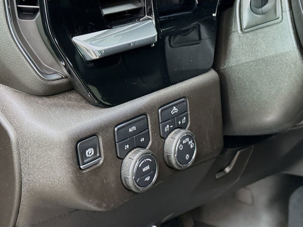 2025 Chevrolet Silverado 1500 LT - Photo 13
