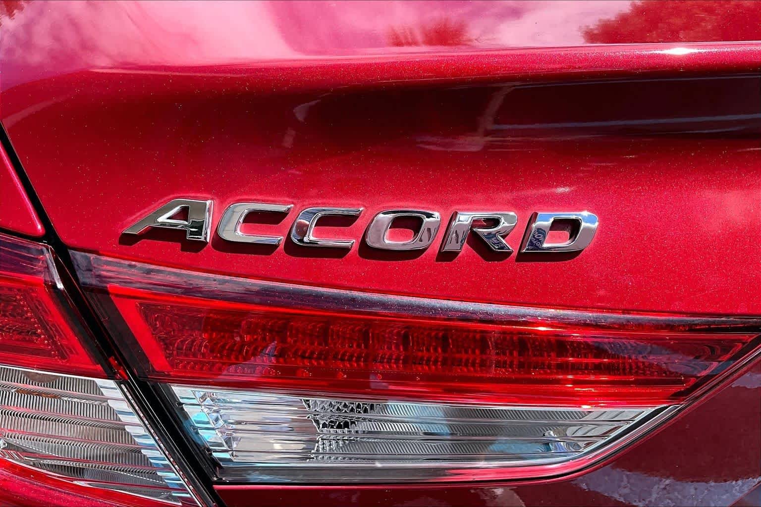 Used 2021 Radiant Red Metallic Honda EX-L image 10