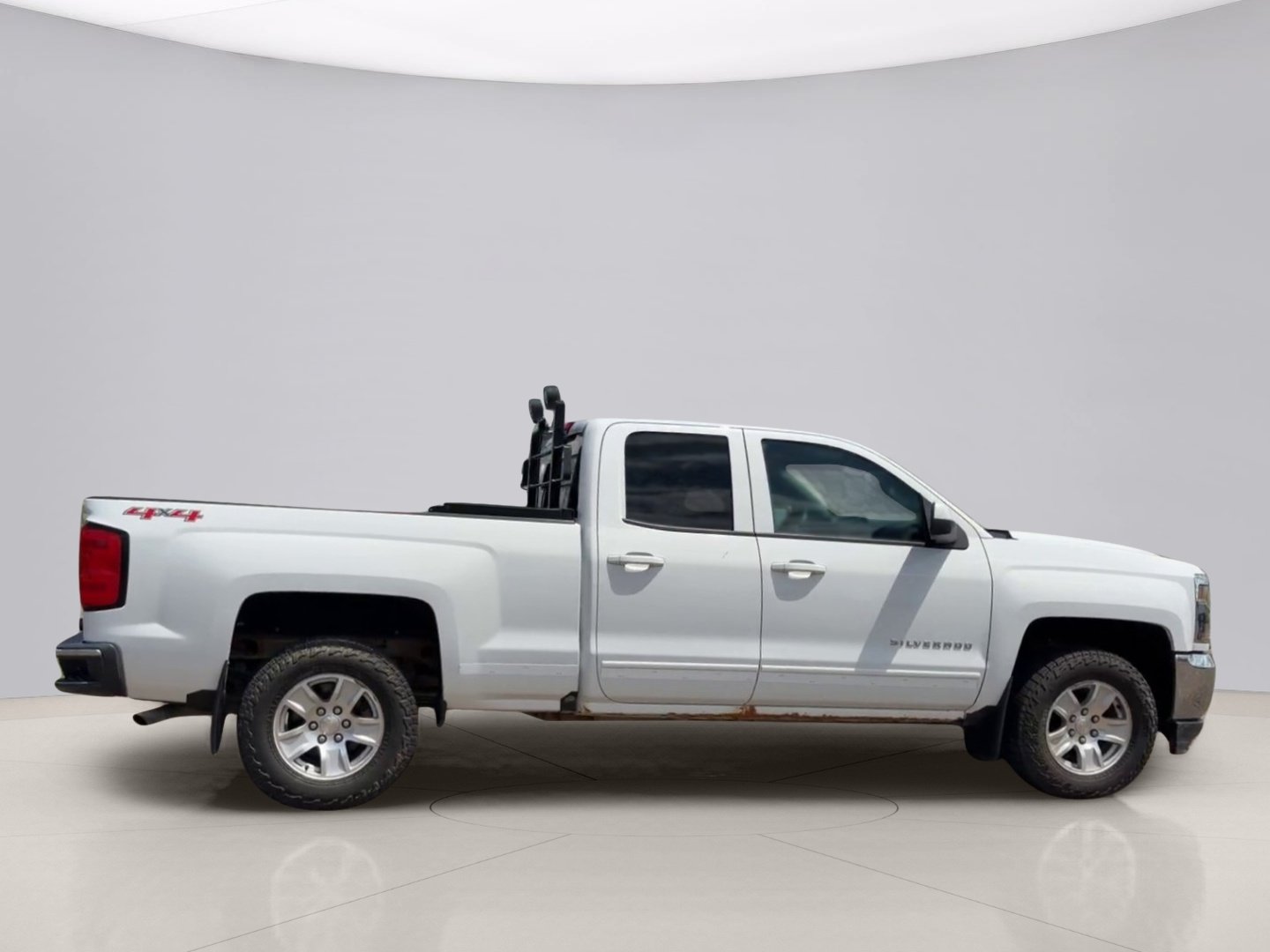Used 2017 White Chevrolet 1500 LT image 6