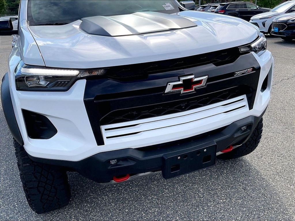 Used 2024 White Chevrolet ZR2 image 31