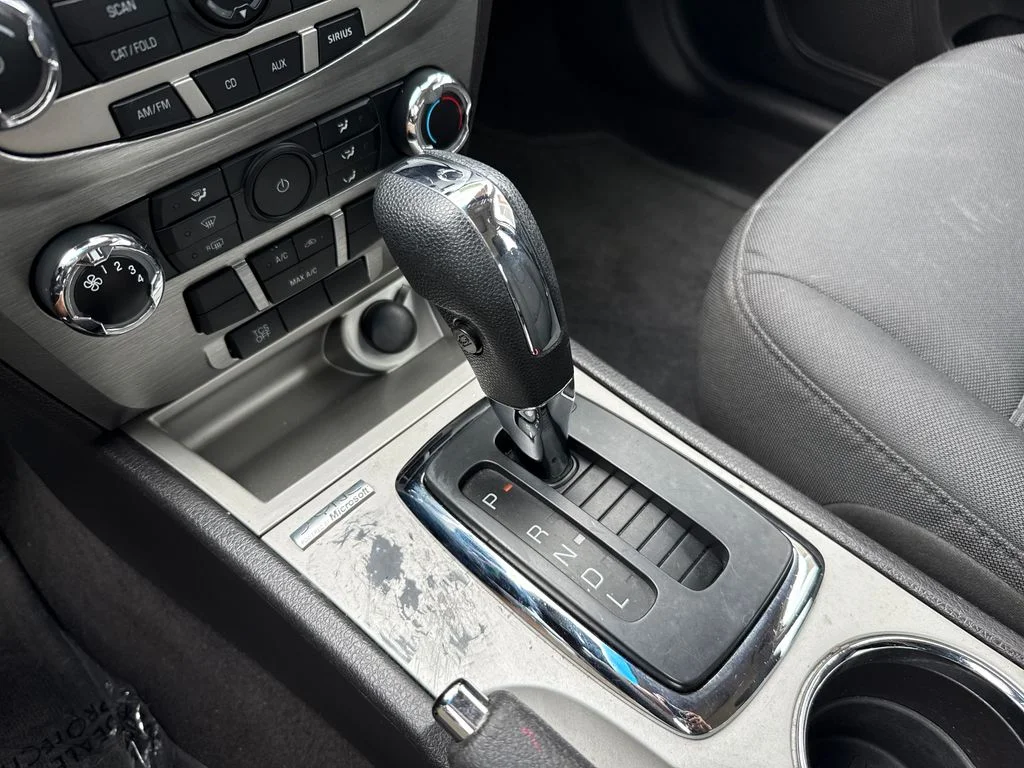 Used 2012 Blue Ford SE image 22