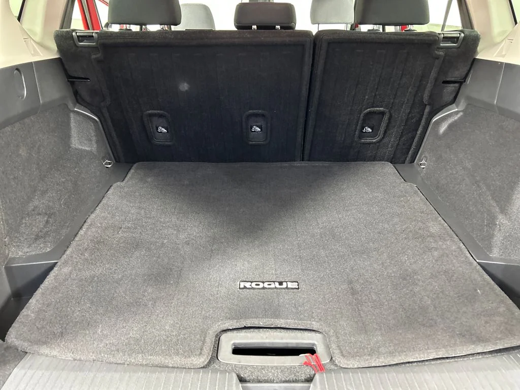 Used 2023 Red Nissan S image 19