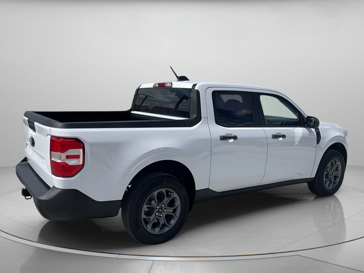 New 2026 Oxford White Ford XLT image 3