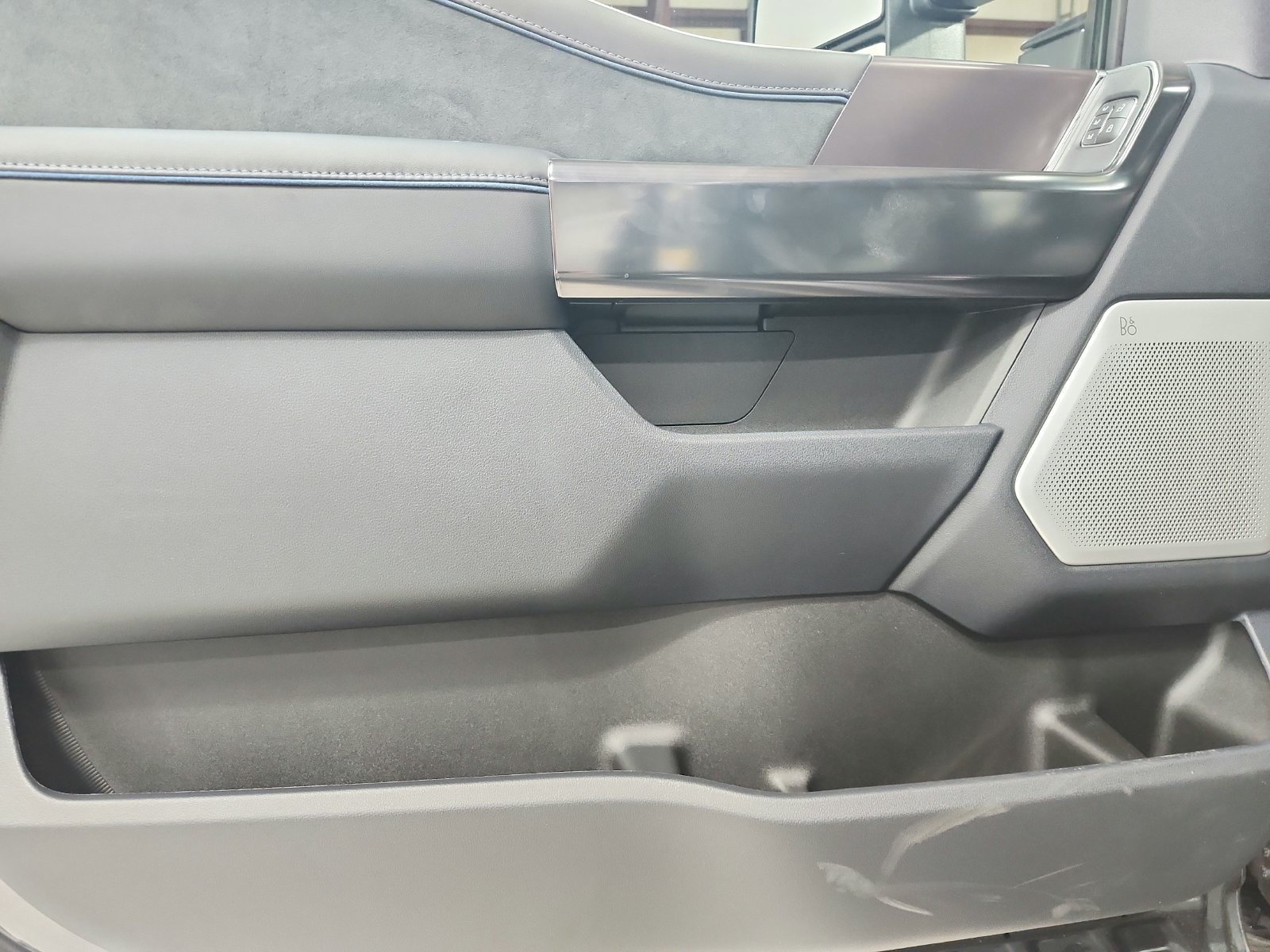 New 2027 Carbonized Gray Metallic Ford F-250® Platinum® image 37