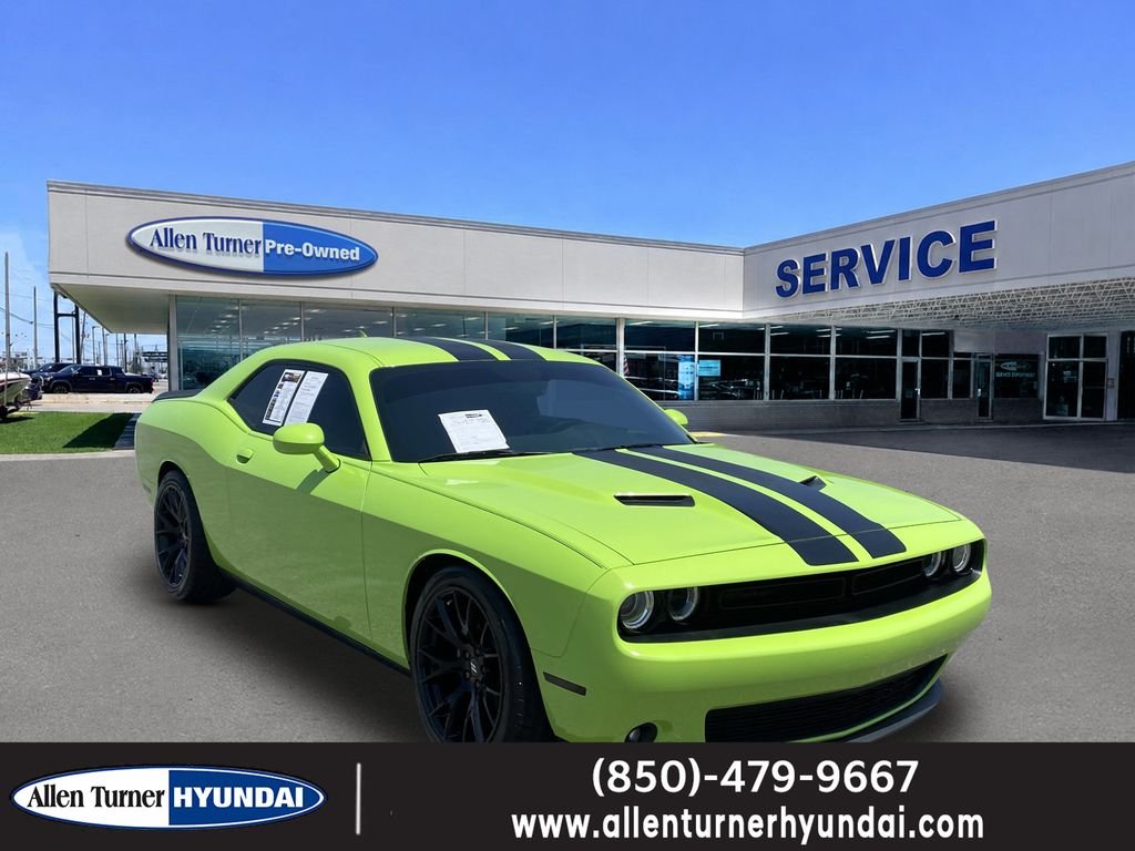 Used 2023 Sublime Metallic Clearcoat Dodge SXT image 1