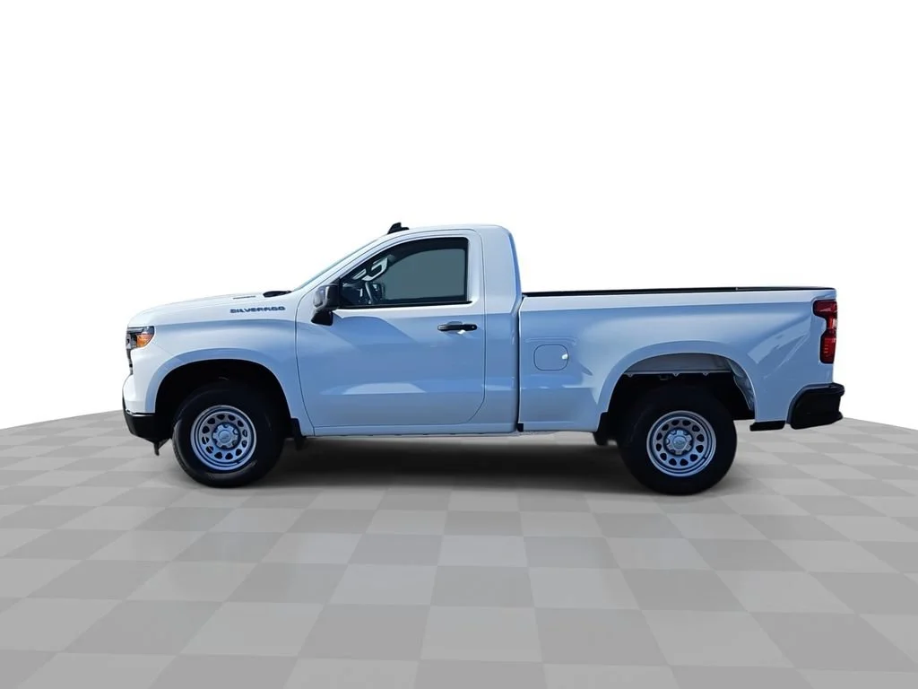 New 2026 Summit White Chevrolet WT image 5