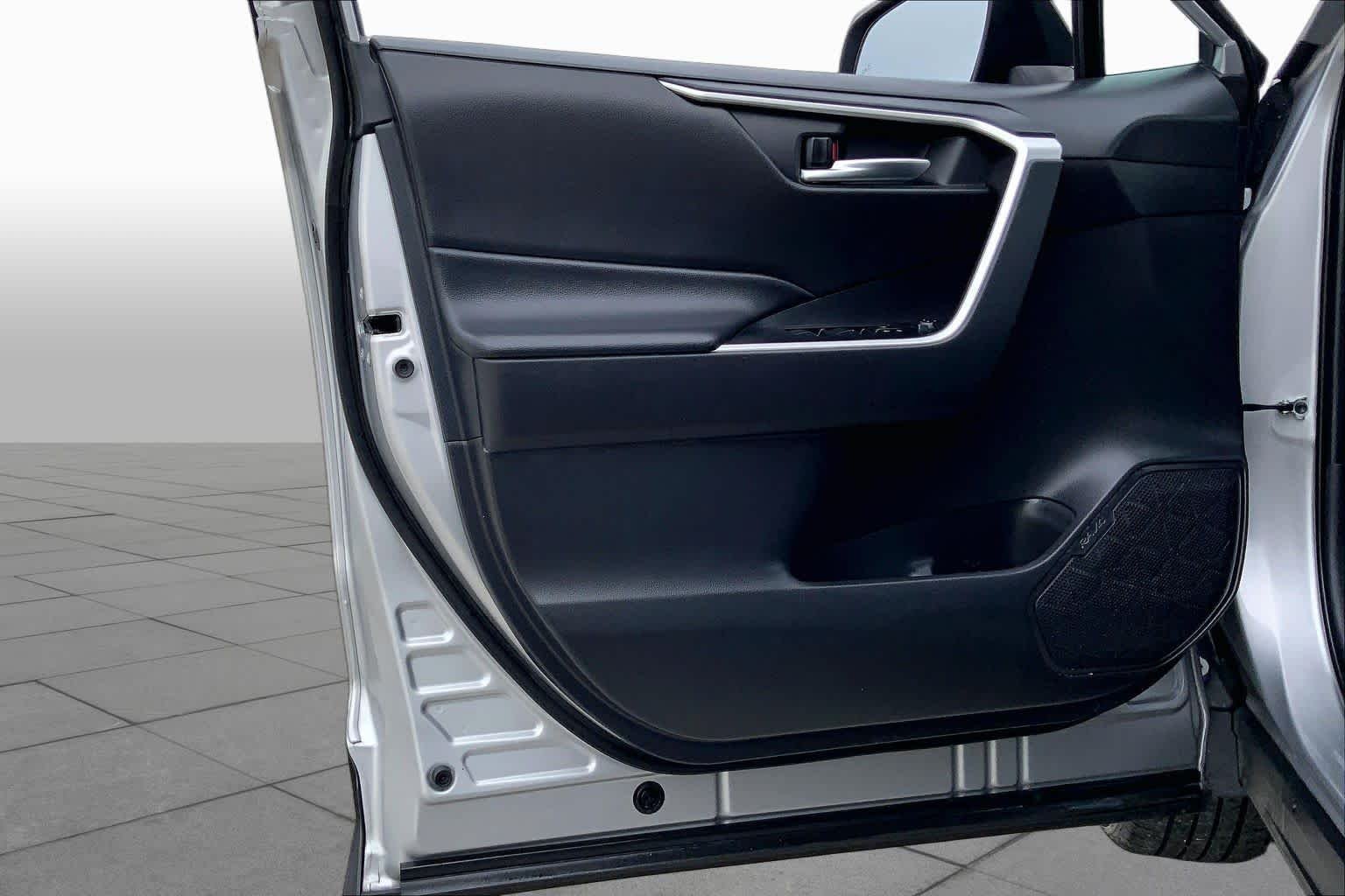 Used 2024 Silver Sky Metallic Toyota XLE image 21