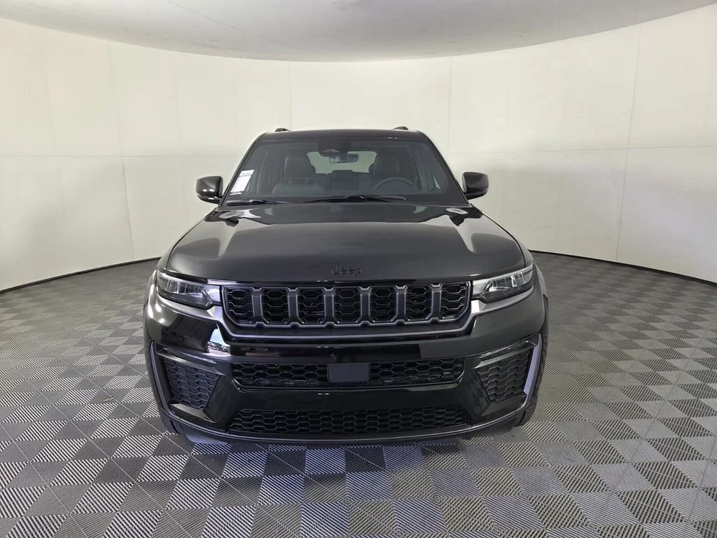 New 2026 Diamond Black Crystal Pearlcoat Jeep Limited image 3